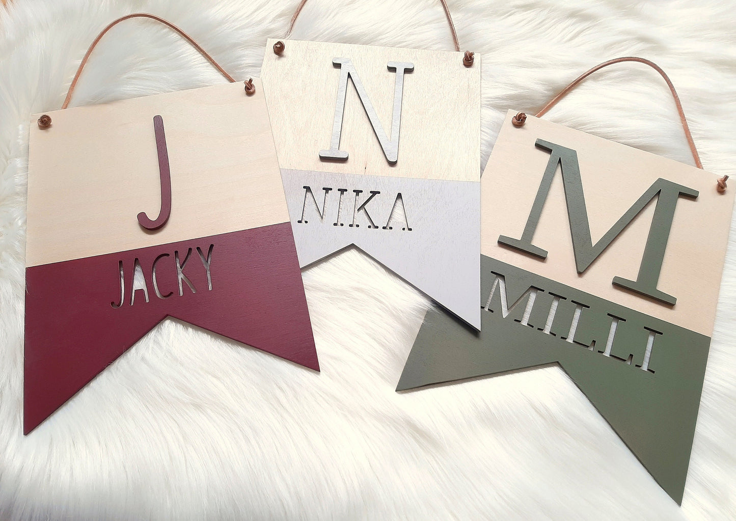 Wimpel Namensschild mit Initialen - Buntes Holz Schild mit Namen - Personalisierter Banner - Fahne für Kinderzimmer Holzwimpel Baby Geschenk