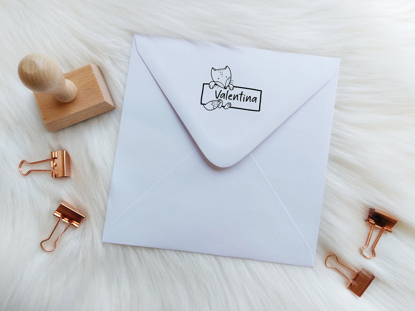 Tierstempel mit Name | Tier Holzstempel 50 x 35 mm | Personalisiert mit Name | Stempel Motiv Bär - Löwe - Koala - Faultier - Waschär - Fuchs