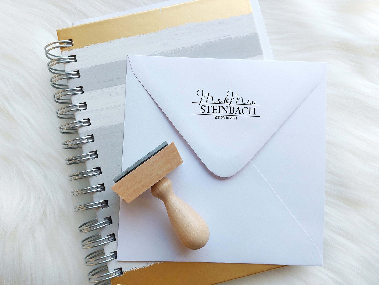 Mr&Mrs Stempel - Geschwungen | Nachname mit EST. | Hochzeitstempel personalisiert | save the date | Stempel Rechteckig 70x40/60x30/50x25mm