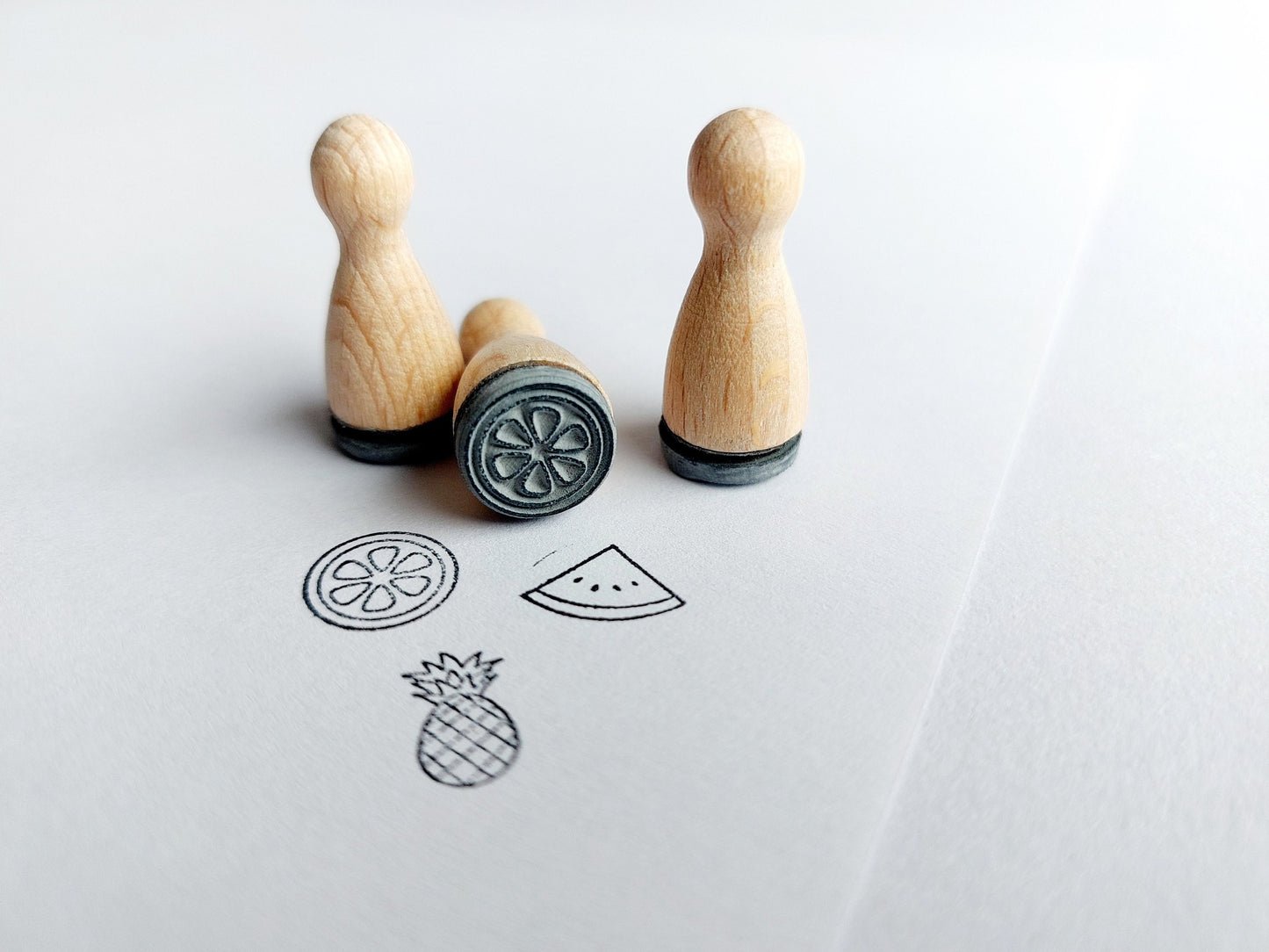 Ministempelset Frucht - Essen | 3 Stempel mit 12mm Durchmesser | Holzstempel Symbole Annanas Melone Orange