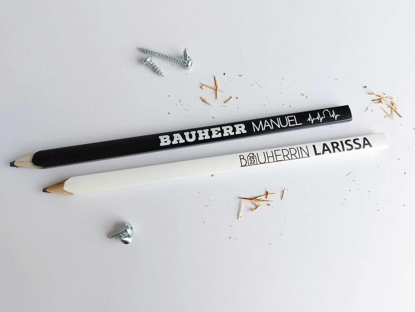 Bauherren Zimmermannsbleistifte mit Wunschname | personalisiert Handwerker Holzbleistift Schwarz / Weiß | verschiedene Motive mit Namen - SelfmadeStudio