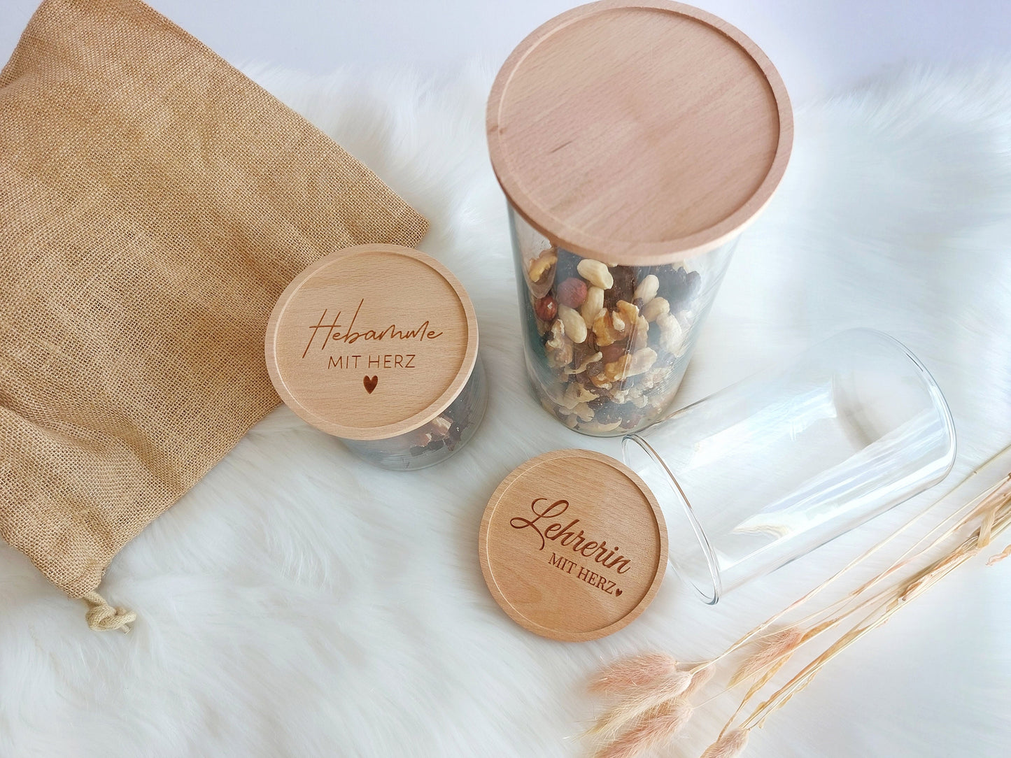 Vorratsglas mit Herz & Spruch | Hebamme \ Lehrerin \ Erzieherin mit Herz | Holzdeckel aus Buche personalisiert mit Wunschwort - SelfmadeStudio