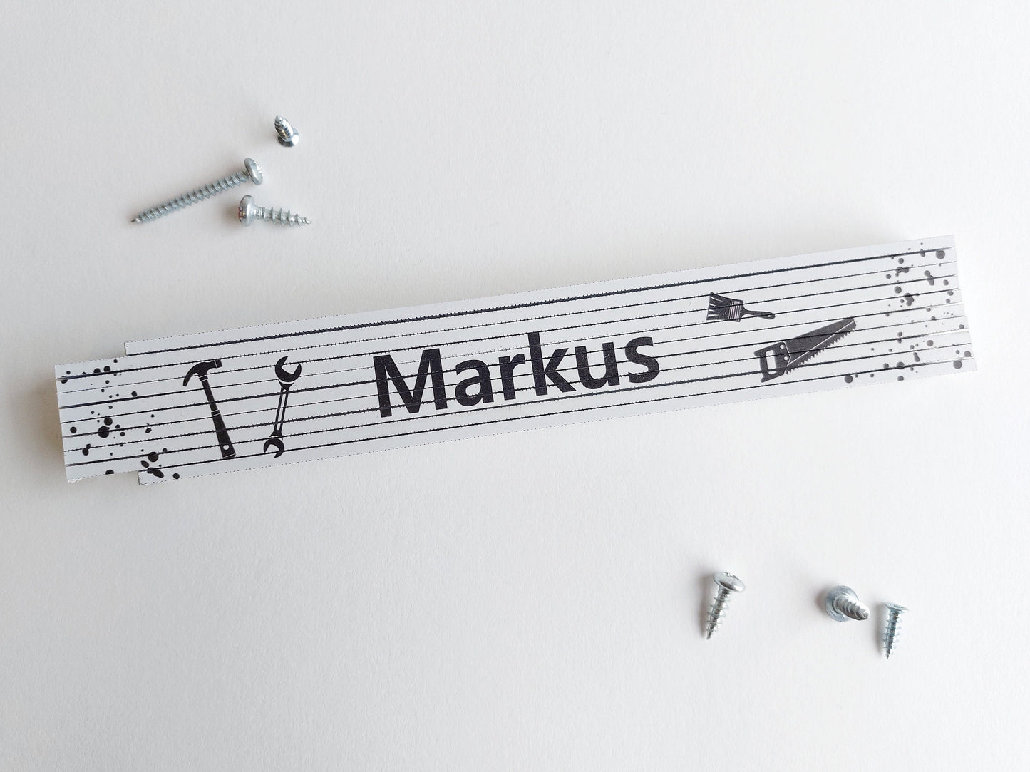 Werkzeug Meterstab mit Namen - 10 vers. Schrift Designs Meterstab mit Wunsch-Namen Zollstock personalisiert Name Handwerker Werkzeug Symbol - SelfmadeStudio