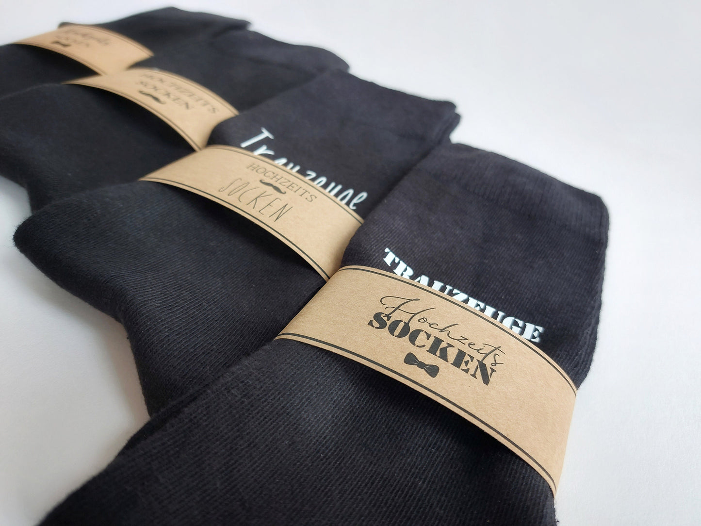 Gentleman Hochzeitssocken mit Motiv | Bräutigam / Trauzeuge | Hochzeit Getting Ready | Herren Socken für Anzug | Schnurrbar Fliege Zweig