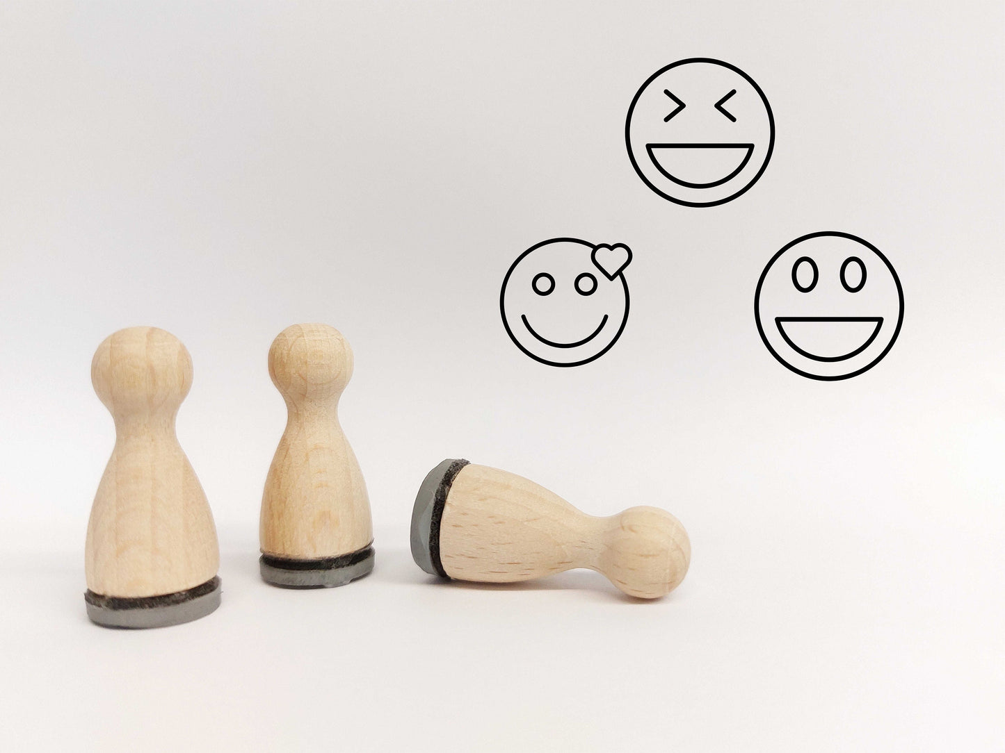 Ministempelset Smiley Fröhlich | 3 Stempel mit 12mm Durchmesser | Holzstempel Emoji Lachen Herz Stempel | Klassenarbeiten Stempel für Lehrer