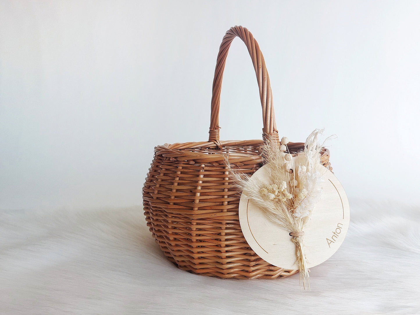 Holzanhänger mit Trockenblumen Strauß | personalisierter Holz Anhänger mit Wunschname | Osterkorb | Geschenkkorb | Blumenkorb | Weidenkorb