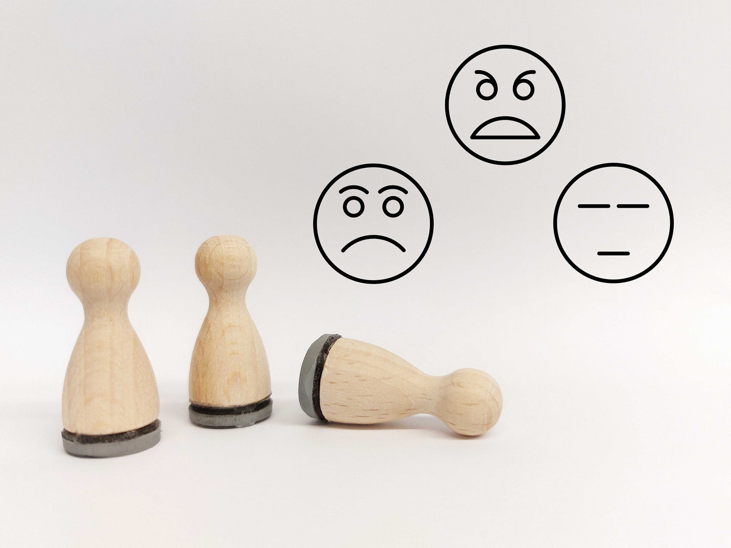 Ministempelset Smiley Verärgert | 3 Stempel mit 12mm Durchmesser | Holzstempel Emoji Lachen Herz Stempel Klassenarbeiten Stempel für Lehrer