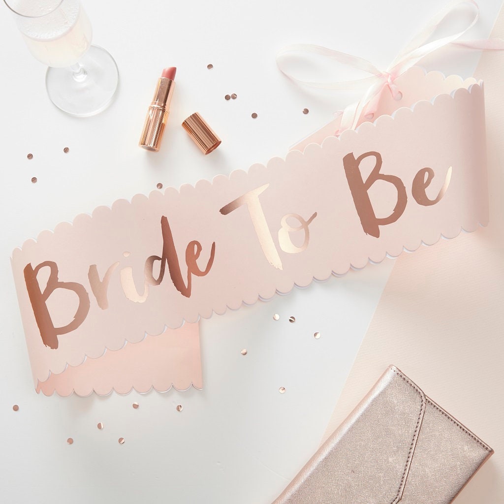 Schärpe „Bride To Be“ | JGA Outfit Roségold | Party Accessoires Junggesellinnen Abschied | Outfit für Frauen Papier | Team-Braut Outfit - SelfmadeStudio