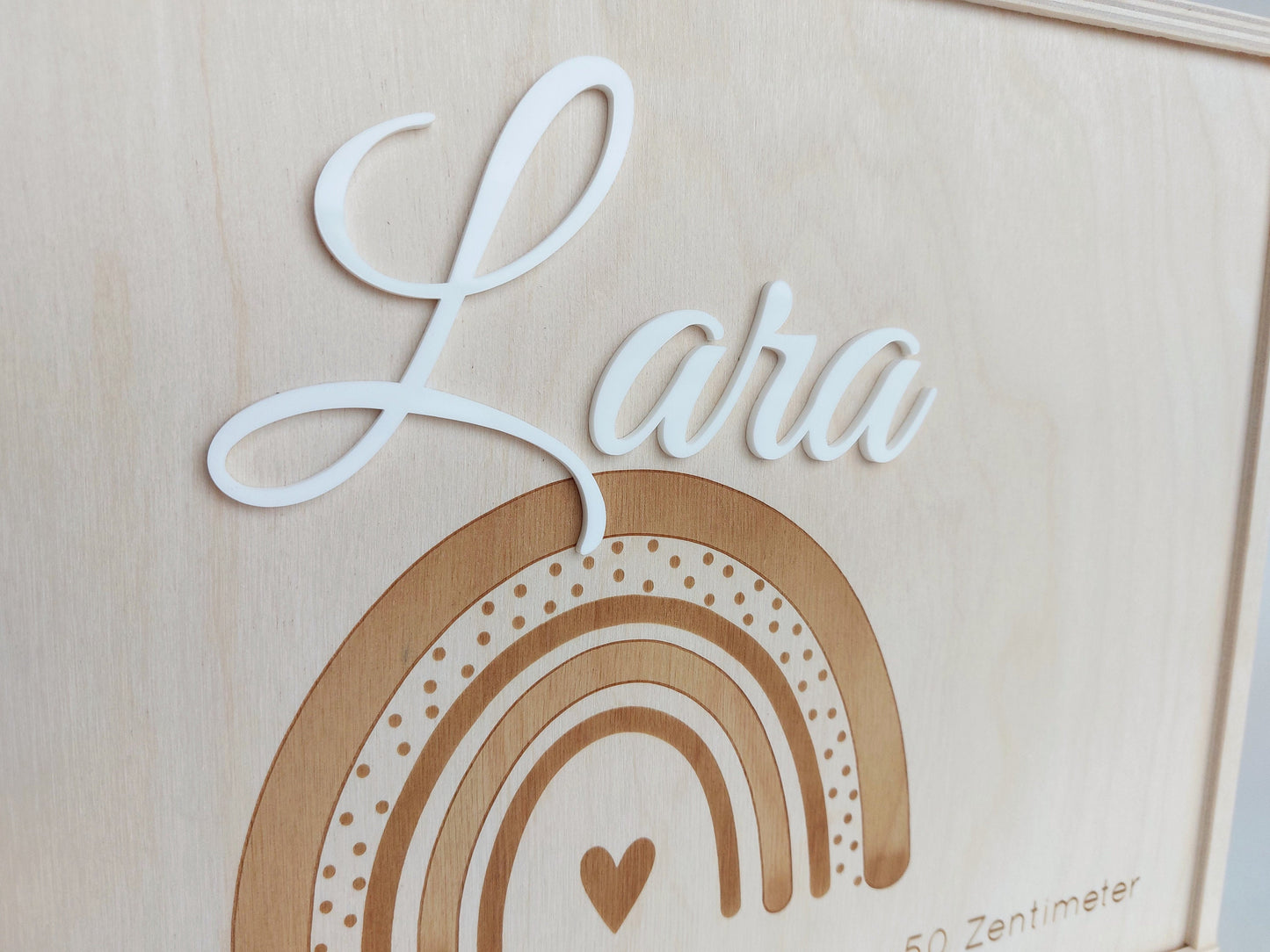 Baby-Kiste mit 3D Namen & Regenbogen | Erinnerungsbox | Personalisierte Holzkiste mit Schiebedeckel oder als Truhe - SelfmadeStudio
