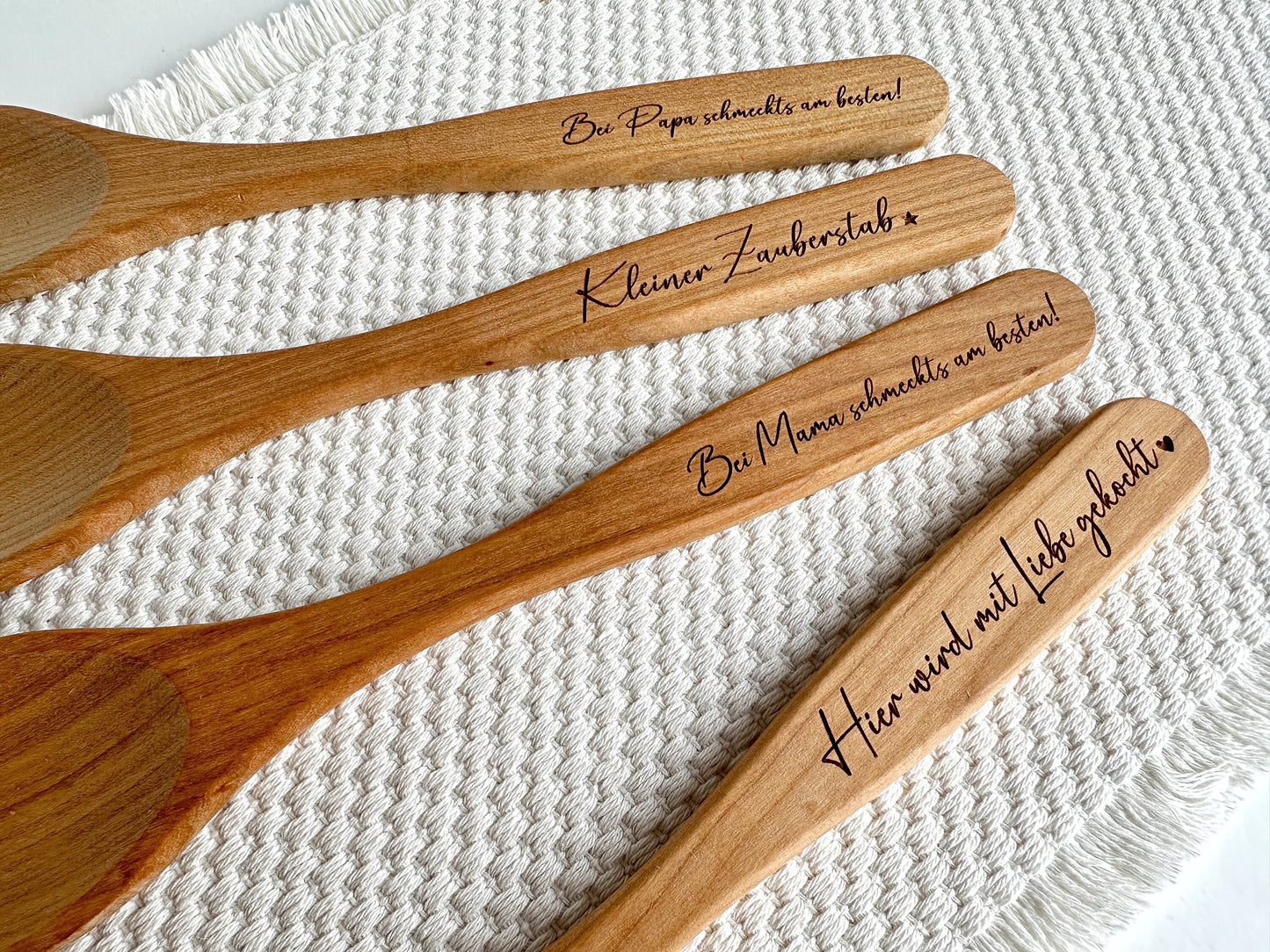 Küchenutensilien 30cm aus Holz mit schönem Spruch Pfannenwender/ Grillzange / Risotto Löffel / Kochlöffel oval | Vatertag Muttertag Oma Opa