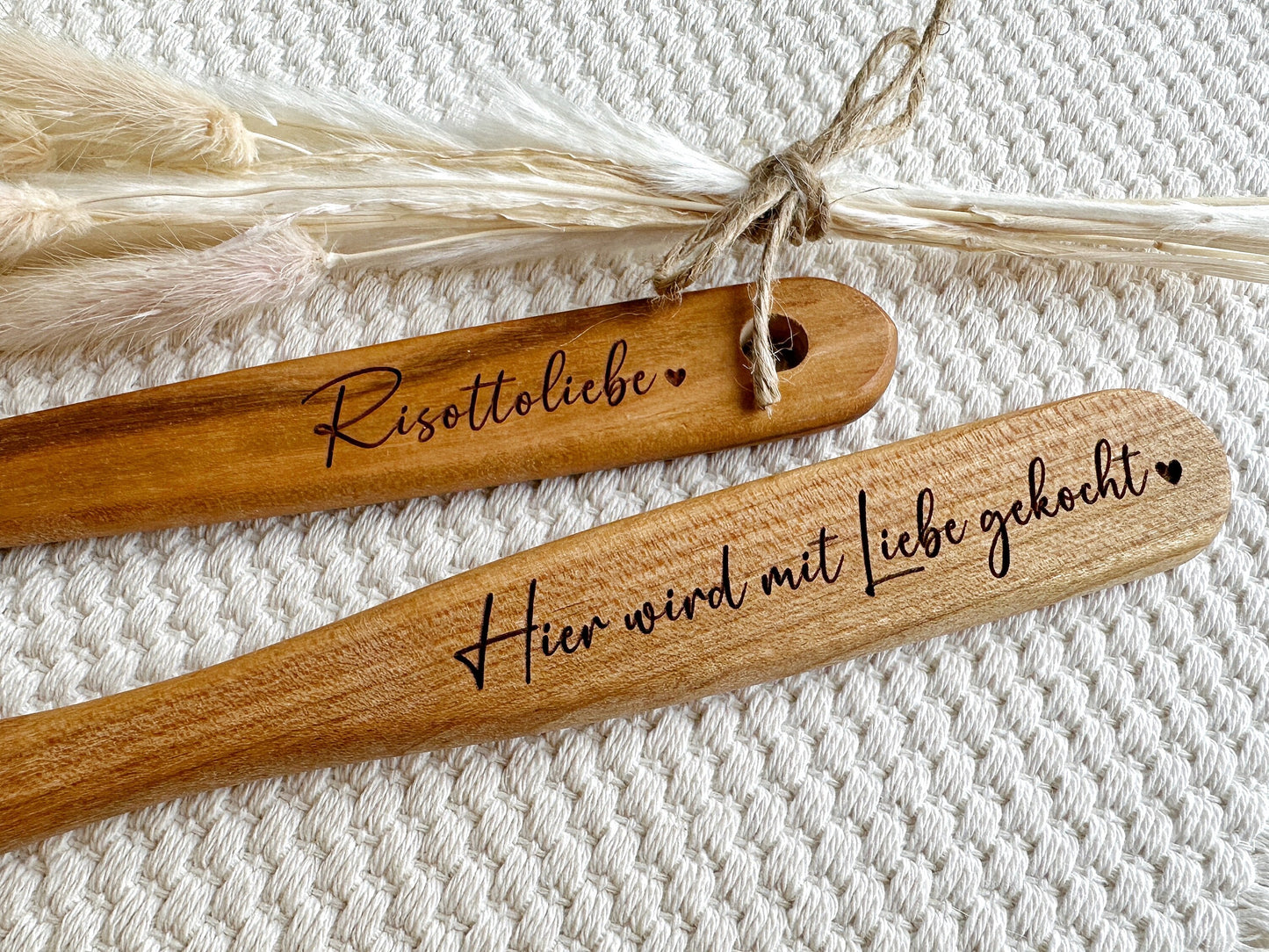 Küchenutensilien 30cm aus Holz mit schönem Spruch Pfannenwender/ Grillzange / Risotto Löffel / Kochlöffel oval | Vatertag Muttertag Oma Opa