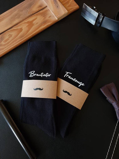 Hochzeitssocken | Hochzeitsgeschenksocken | Trauzeugen Geschenk | Bräutigam | Trauzeuge | Brautvater Aufdruck mit verschiedenen Schriftarten - SelfmadeStudio