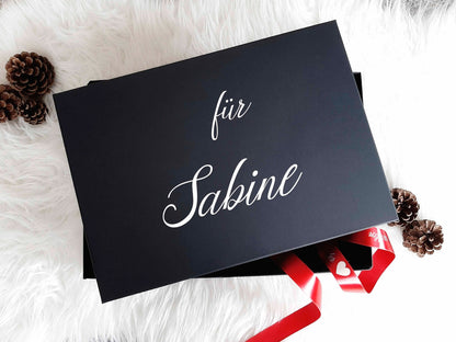 Geschenkbox mit Wunschnamen | Box-Farbe schwarz | edle Geschenkkiste / Geschenkverpackung zum selbst Befüllen - SelfmadeStudio