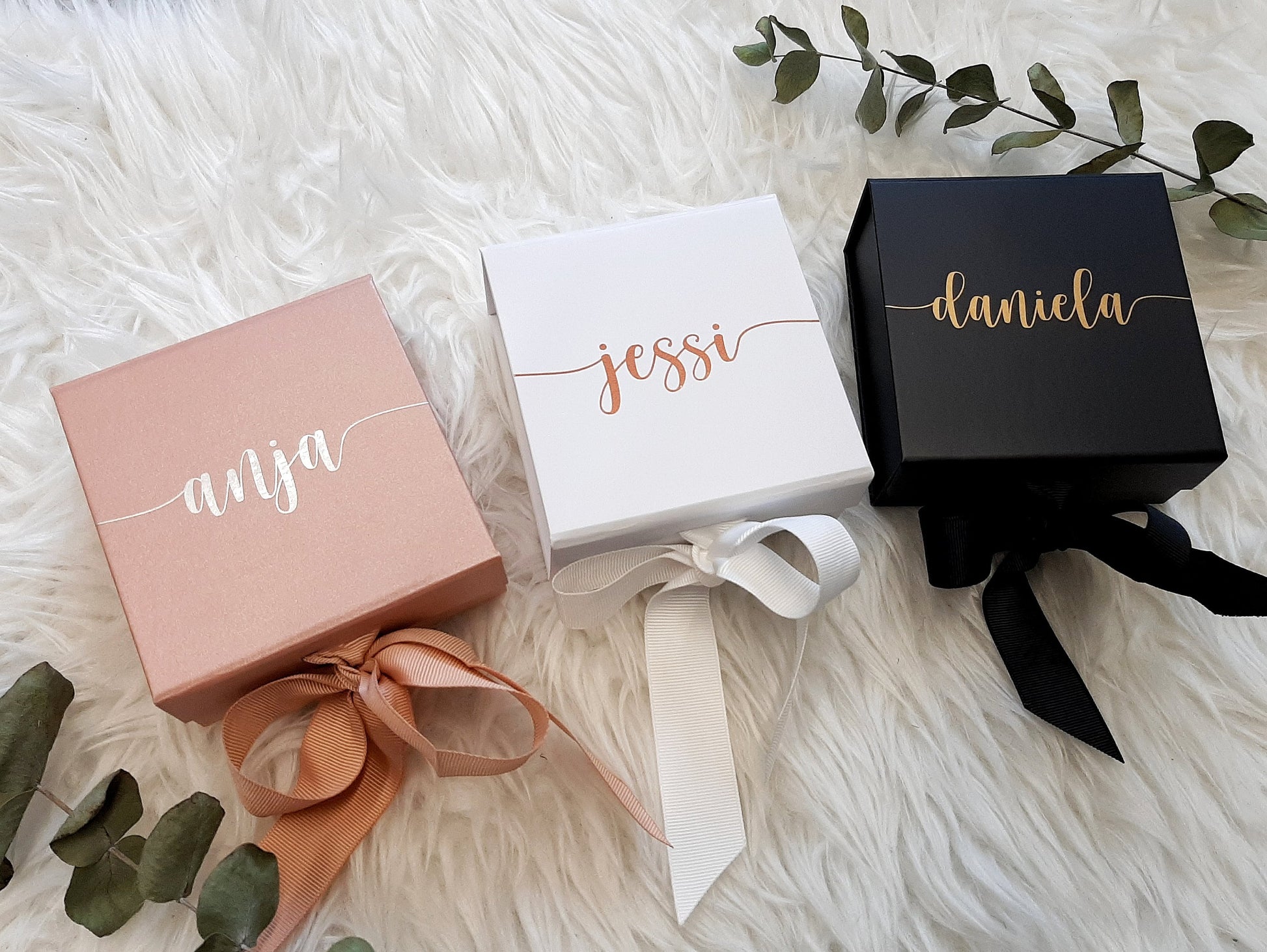 Geschenkbox mit Namen - Weihnachtsgeschenk Box - Trauzeugen Patentante Geschenkbox DIY Geschenkbox / Eine Geschenkbox mit Name und Schleife