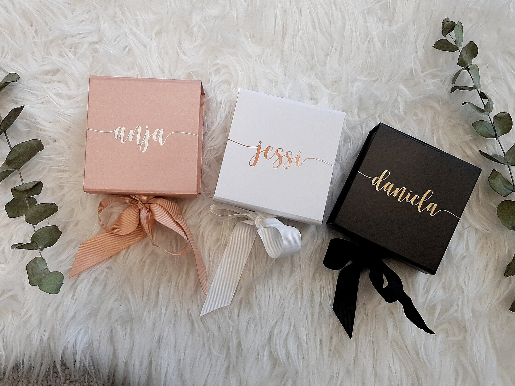 Geschenkbox mit Namen - Weihnachtsgeschenk Box - Trauzeugen Patentante Geschenkbox DIY Geschenkbox / Eine Geschenkbox mit Name und Schleife