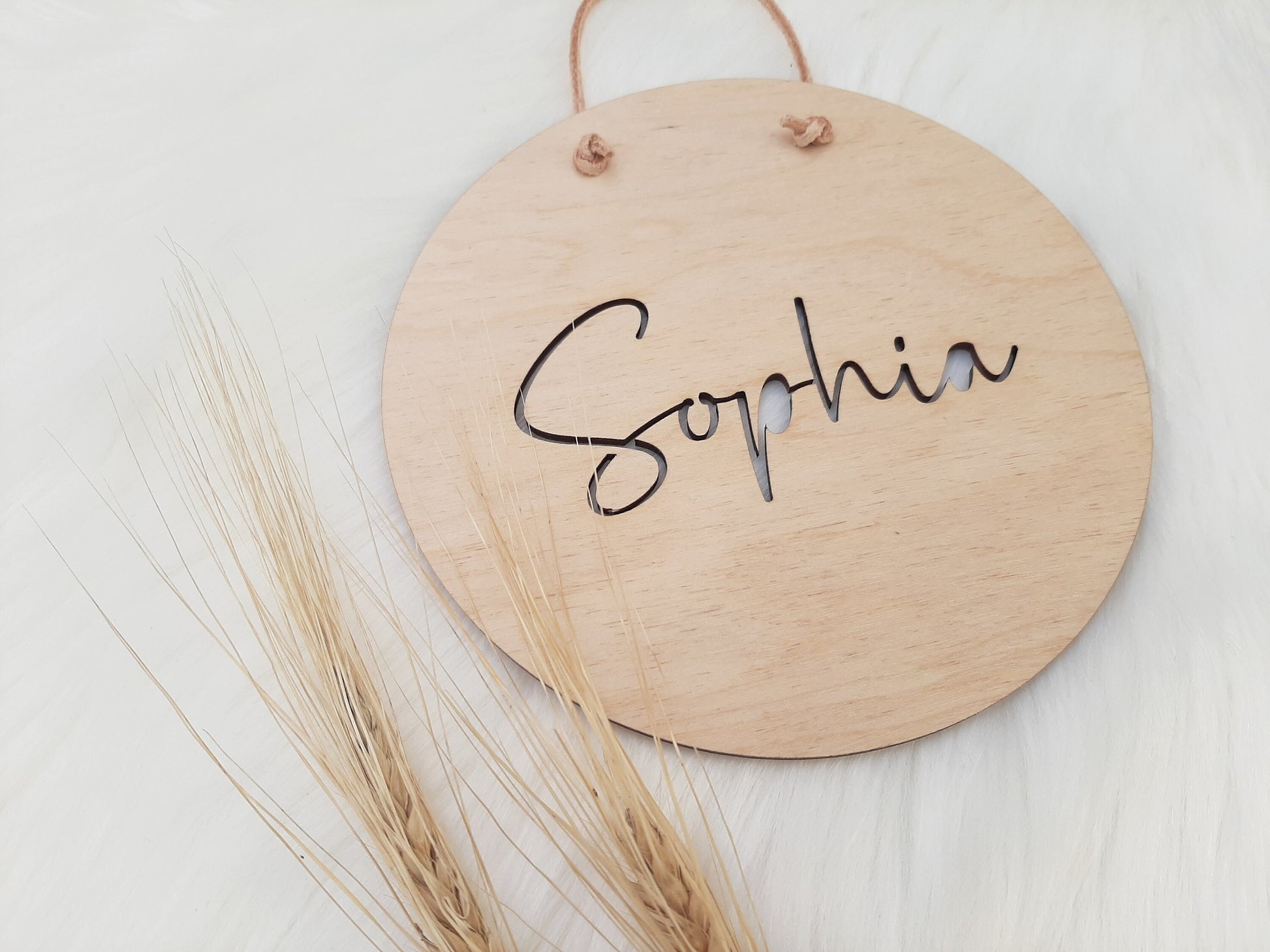 Namensschild aus Holz - Name ausgestanzt - Holzschild mit Namen Rund Größe 15 or 20 cm - personalisiertes Schild mit Wunschname Holzgravur