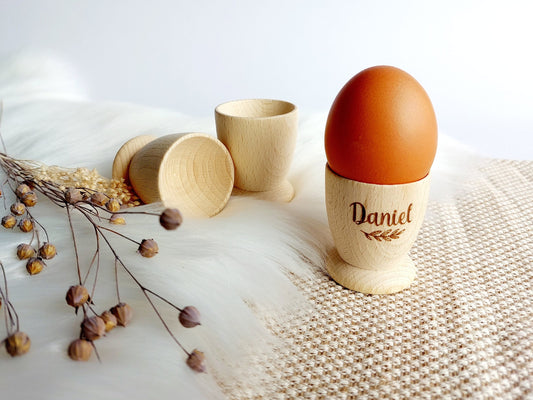 Eierbecher mit Name | Personalisierter Eierbecher zu Ostern | Holz Geschenk Idee Eierbecher | Frühstücks Becher | Natur Holz gedrechselt