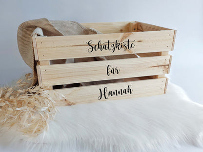 Geburtstagskiste mit Name zum selbst Befüllen | Geschenkidee Räuberkiste / Überraschungskiste/ Schatzkiste | personalisierte Aufkleber - SelfmadeStudio