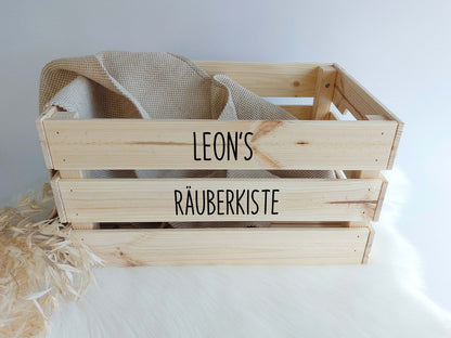 Geburtstagskiste mit Name zum selbst Befüllen | Geschenkidee Räuberkiste / Überraschungskiste/ Schatzkiste | personalisierte Aufkleber - SelfmadeStudio