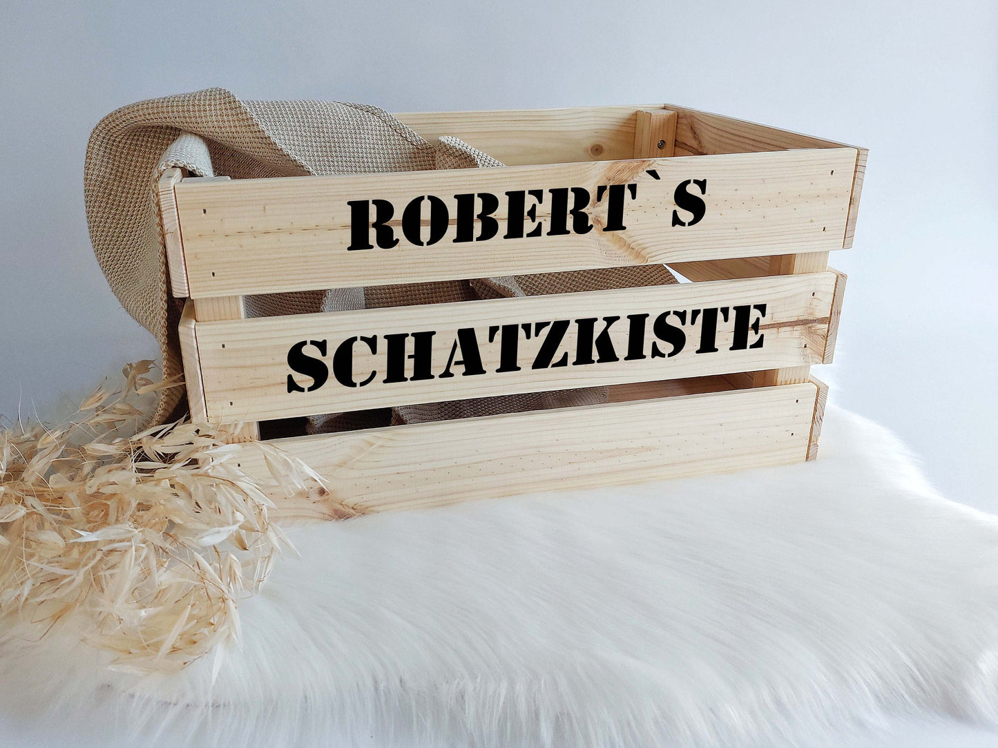 Geburtstagskiste mit Name zum selbst Befüllen | Geschenkidee Räuberkiste / Überraschungskiste/ Schatzkiste | personalisierte Aufkleber - SelfmadeStudio