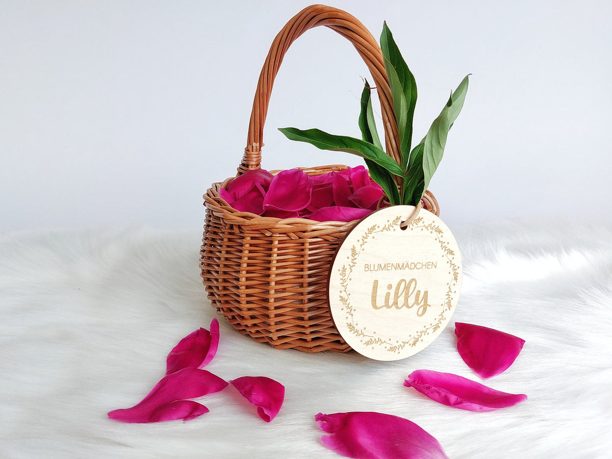 Blumenkorb mit personalisiertem Holzanhänger | Körbchen für Blumenmädchen & Blumenkinder | Trauung Hochzeit