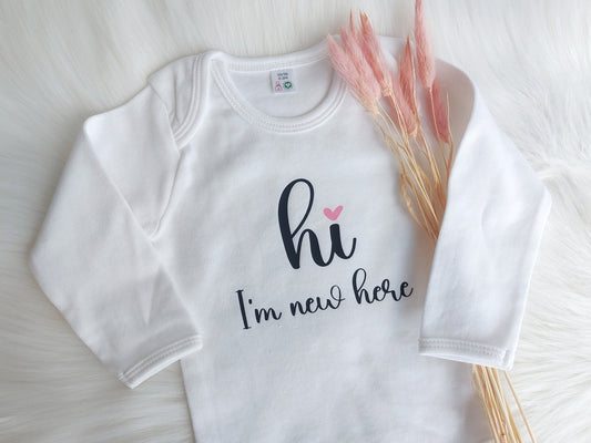 Baby Body - Hi | Hi - im new here | personalisiert mit Wunschname | Hallo - ich bin neu hier | Hallo Welt | Babybody Langarm | Bio-Baumwolle - SelfmadeStudio