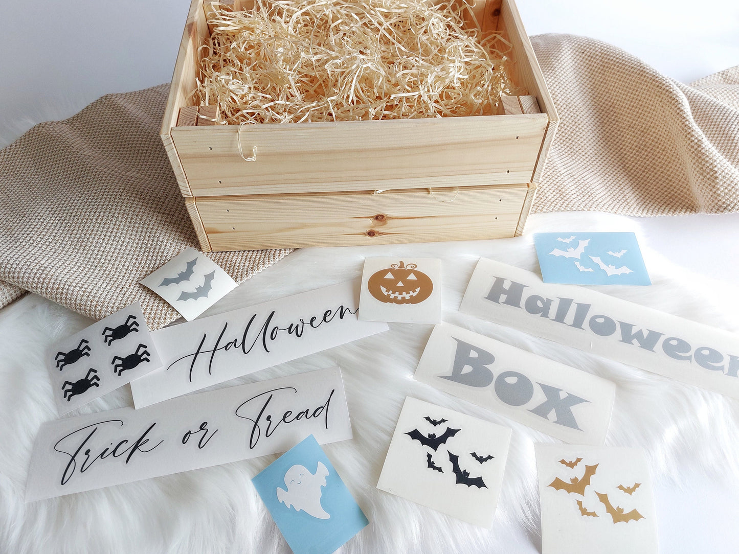 Halloween Kiste mit Namen zum selbst Befüllen | Halloween Süßigkeiten | Trik or Tread | personalisierte Aufkleber für Holz Kiste