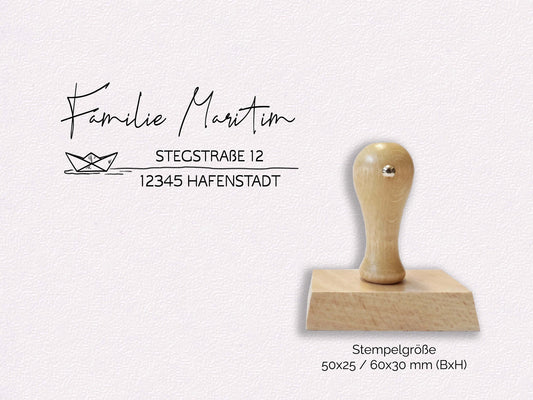 Adressstempel - Maritim | Papierschiff Wasser | personalisierter Familienstempel | Holzstempel Wunschadresse | Stempel Rechteckig 60x30 mm