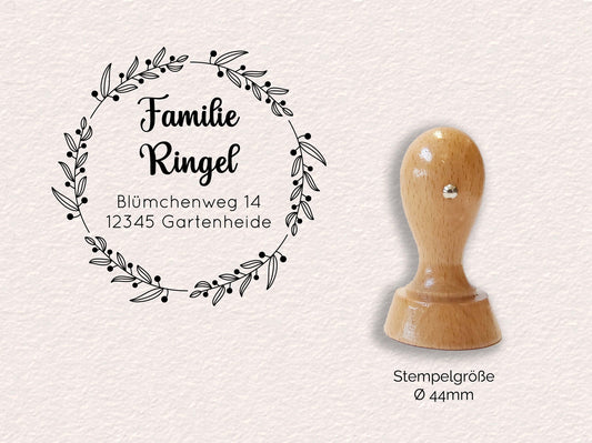 Adressstempel - Ringel | Naturkranz Motiv | personalisierter Familienstempel Familiennamen Holzstempel Wunschadresse Stempel Rund 44mm/60mm