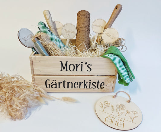 Gartenkiste mit Namen | personalisierter Aufkleber / Holz Geschenkkiste DIY Geschenk zum Einzug zum selbst befüllen Werkzeugbox Gärtnerkiste