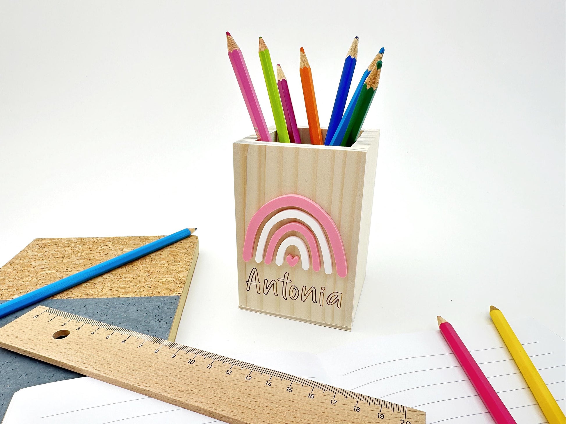 stifte aufbewahrung kindergarten Stiftehalter aus Holz mit 3D-Regenbogen & Name