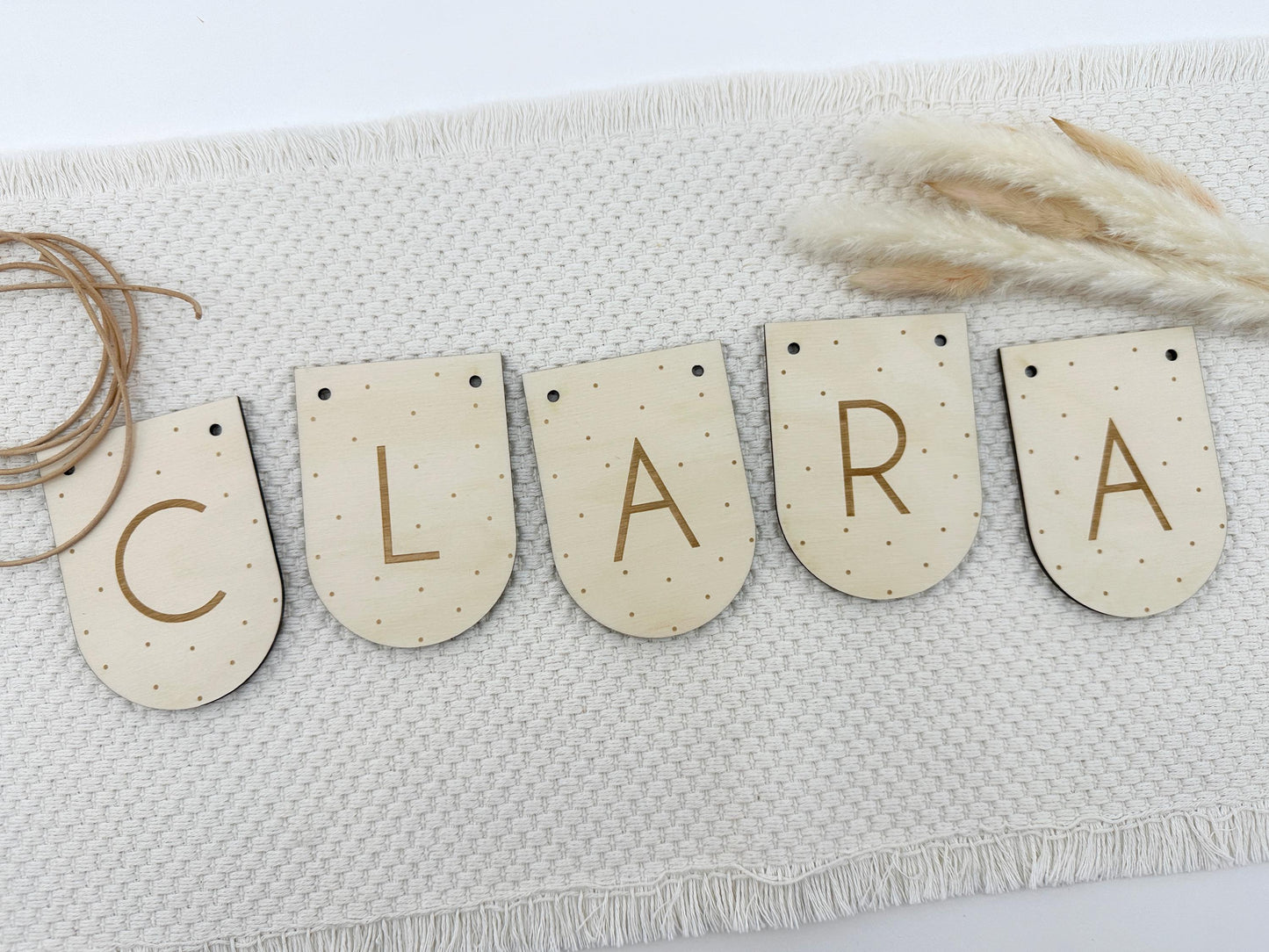 Wimpel aus Holz in verschiedenen Formen, SelfmadeStudio personalisierte Einzelstücke und Unikate, Holzdeko, Einschulung, Deko aus Trockenblumen