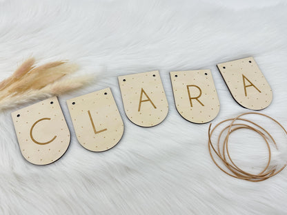 Namensgirlande, Namenswimpel, Deko mit Name, personalisierte Geschenke, Individuelle Wanddekoration, 4mm Holz, SelfmadeStudio, graviert, Gravur, Leder Lederschnur, Lederband, einfädeln, aufhängen, dekorieren