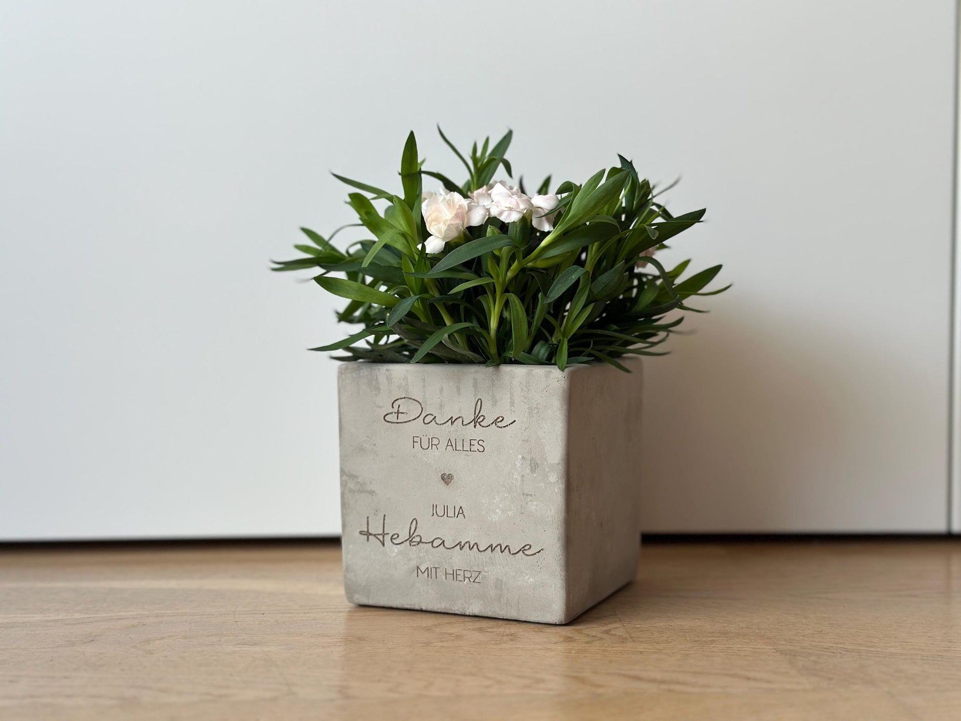 Blumentopf Beton-Optik Mit Herz | Personalisierter Topf Danke für alle Wunschname Hebamme Erzieherin Arzt Geschenk Abschied 3 Größen Gravur