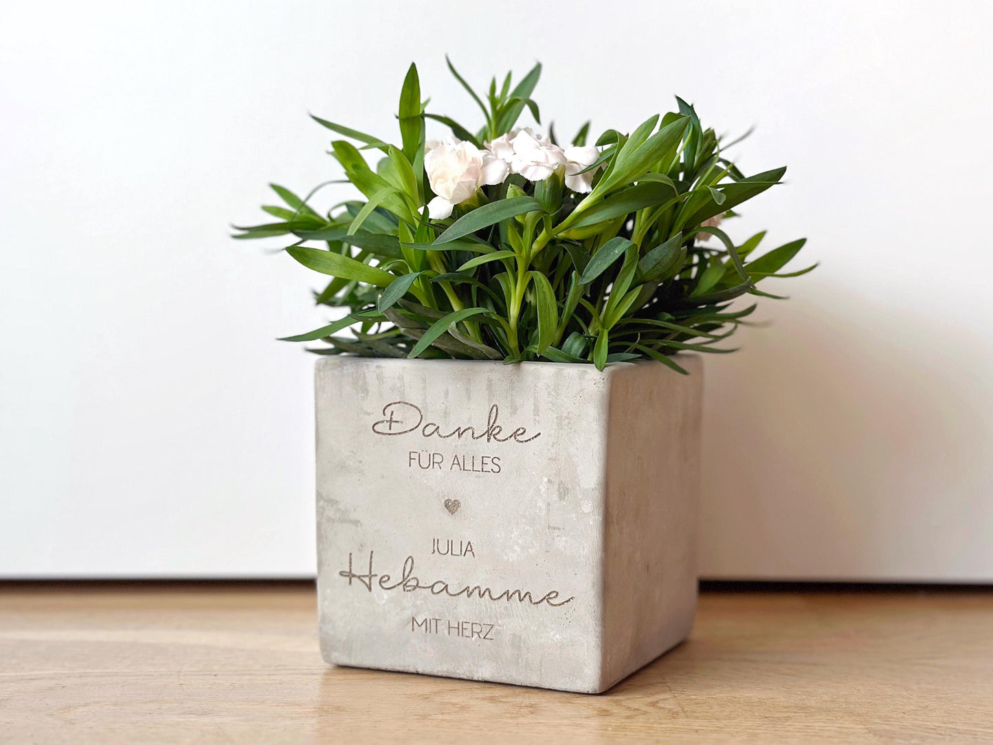 Blumentopf Beton-Optik Mit Herz | Personalisierter Topf Danke für alle Wunschname Hebamme Erzieherin Arzt Geschenk Abschied 3 Größen Gravur