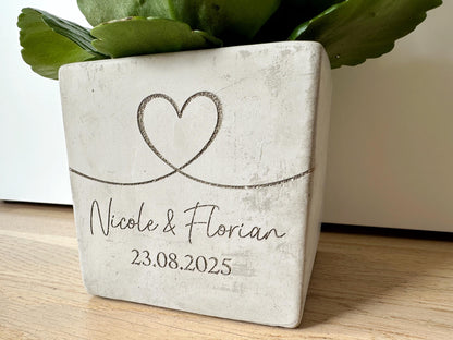 Blumentopf Beton-Optik Hochzeit mit Herz | personalisiertes Hochzeit Geschenk mit Namen & Datum | Beton Topf Gravur Herz Liebe Valentinstag