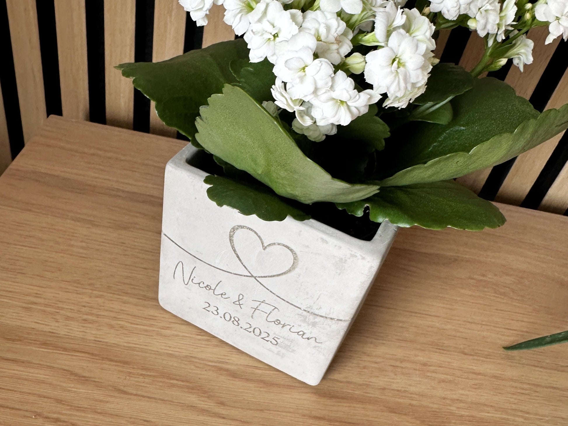 Blumentopf Beton-Optik Hochzeit mit Herz | personalisiertes Hochzeit Geschenk mit Namen & Datum | Beton Topf Gravur Herz Liebe Valentinstag
