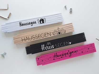 Meterstäbe in 4 Farben Weiß, Natur, Schwarz und Pink mit allen 4 Haussegen-Motiven bedruckt