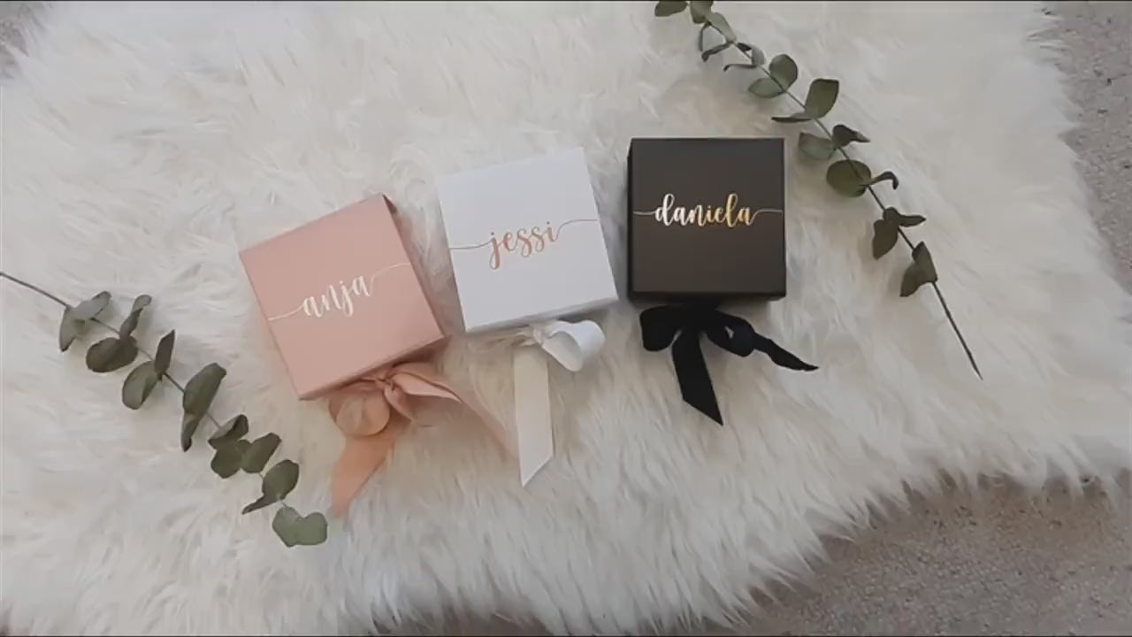 Geschenkbox mit Namen - Weihnachtsgeschenk Box - Trauzeugen Patentante Geschenkbox DIY Geschenkbox / Eine Geschenkbox mit Name und Schleife