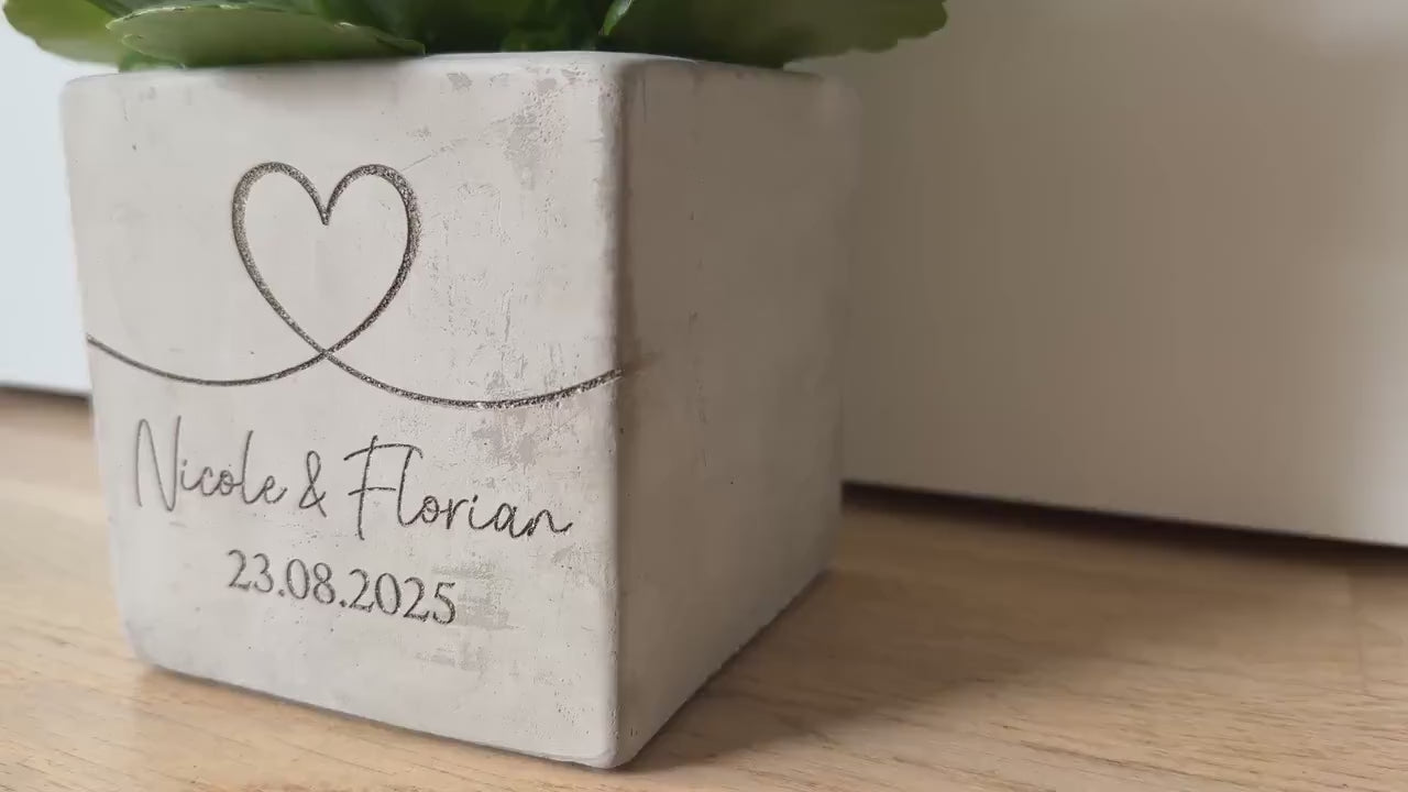 Blumentopf Beton-Optik Hochzeit mit Herz | personalisiertes Hochzeit Geschenk mit Namen & Datum | Beton Topf Gravur Herz Liebe Valentinstag